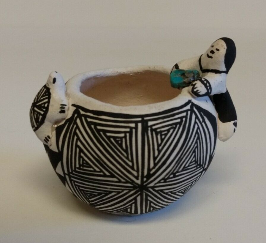 1986 Signed Acoma Nm Native American Pottery 2" By 2" Pot Signed M. Miller